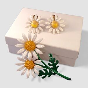 Vintage 1960s Retro Enamel Floral Daisy Brooch & Clip-On Earring Set